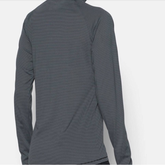 Under Armour Women’s Long Sleeve Shirt Size S/P - Picture 4 of 8